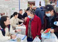 辟謠說健康 科普進社區---綿陽市疾控中心開展健康教育進社區宣傳活動